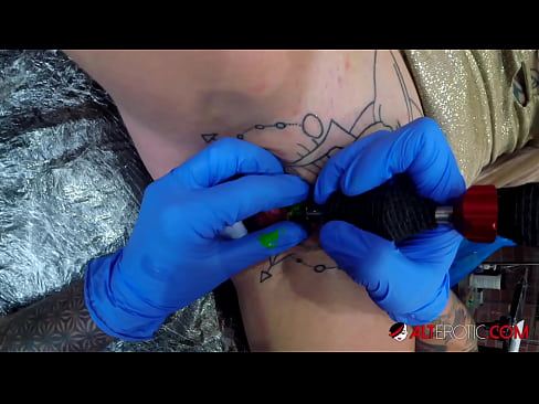 ❤️ Itin tatuiruota karšta Sully Savage gavo tatuiruotę ant savo klitorio ️ Dulkinimo video prie lt.battlepass-bonuse.ru ☑